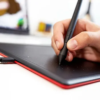 One by Wacom CTL-472 (Small/Black-Red)